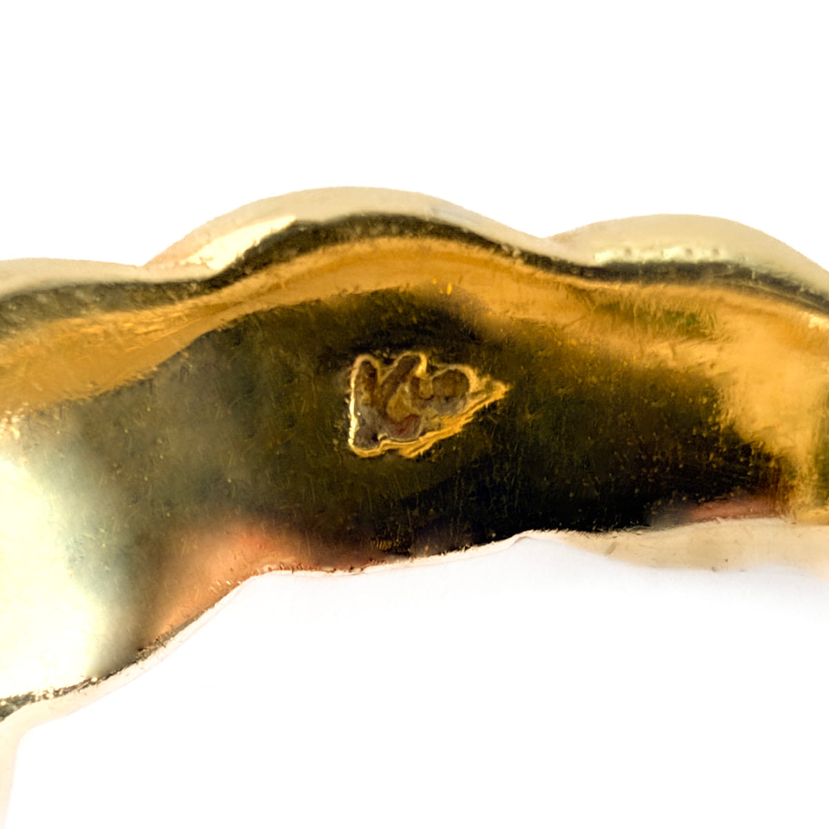 Kutchinsky 1975 Twisted V-Shaped Emerald Ring 18ct gold signature