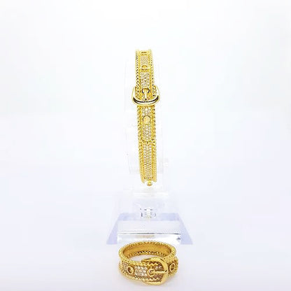 Contemporary Diamond set 18ct Yellow Gold Buckle Bangle and Ring Suite, designed as a belt with buckle, 1.11 carat total, G colour diamonds