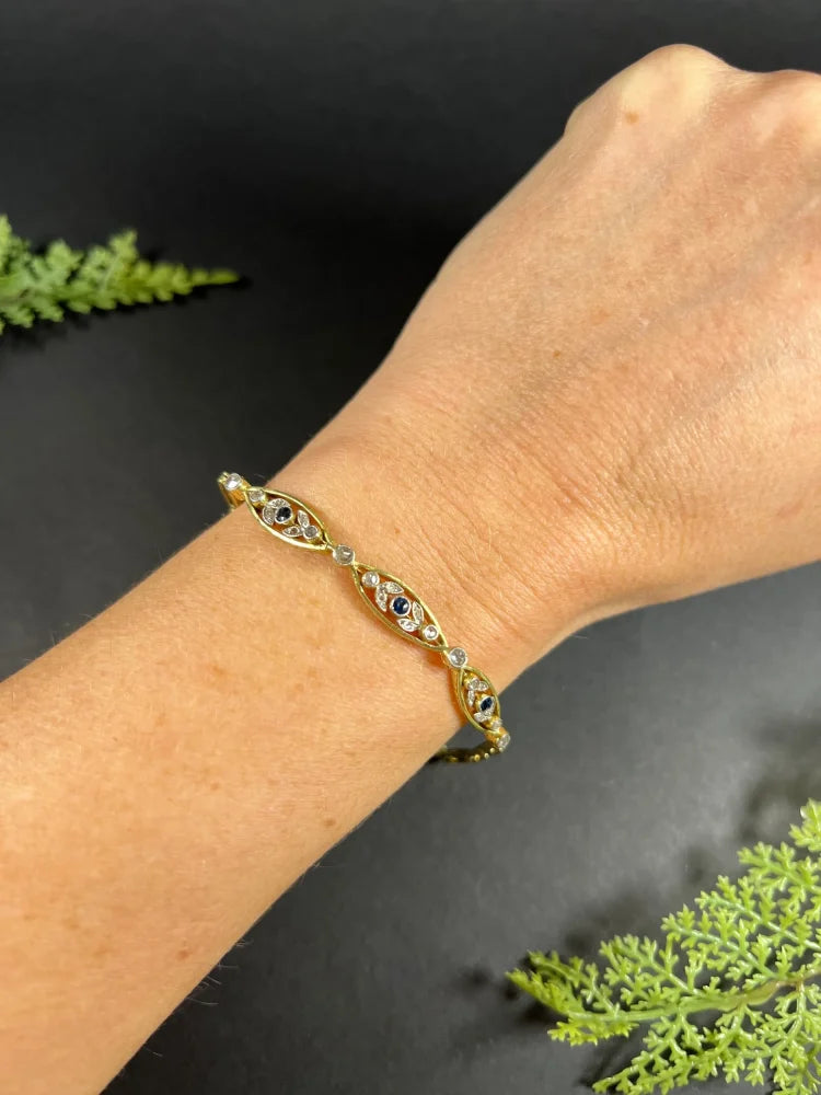Antique Link Bracelet In 18 Carat Yellow Gold And Platinum With Diamonds And Sapphires