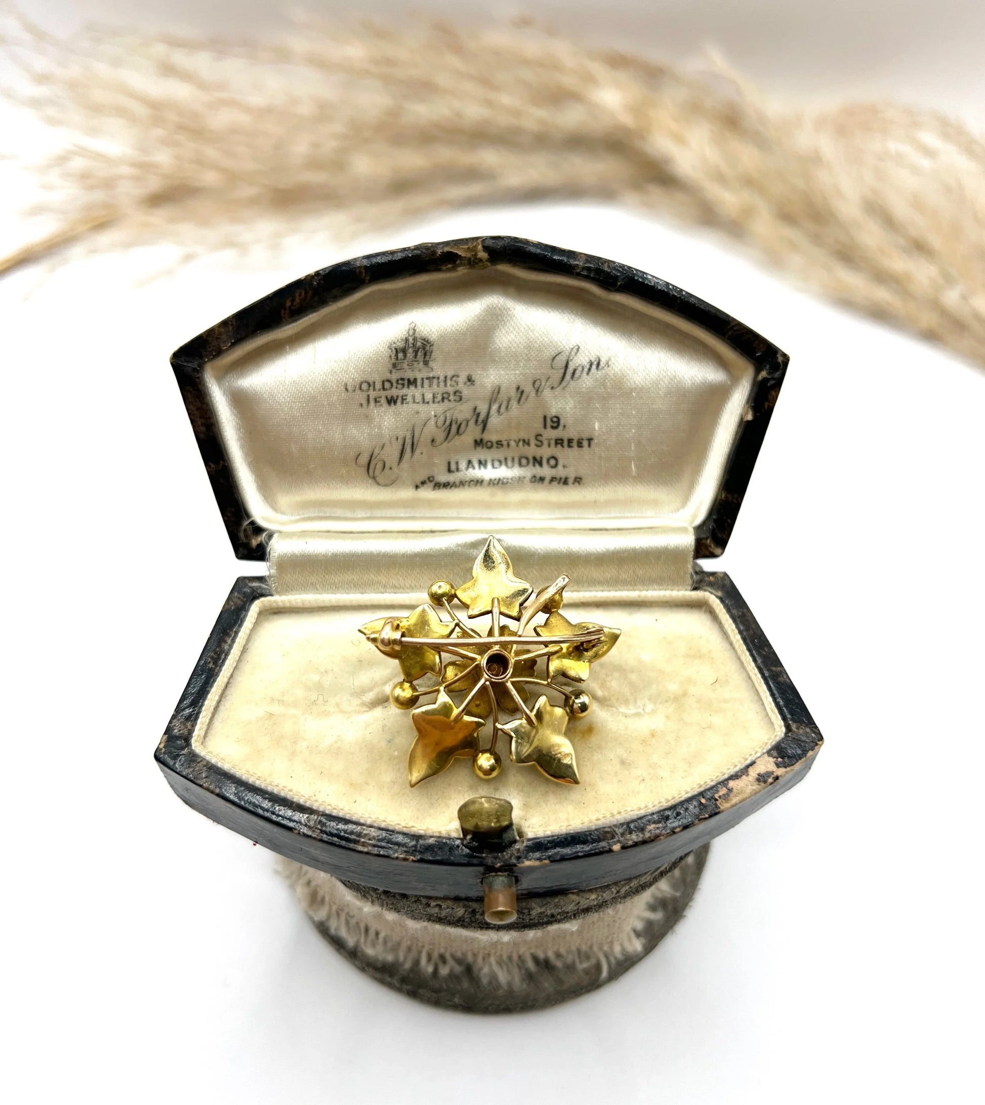 Antique 15 ct Gold, Edwardian Natural Seed Pearl Flower Pendant/Brooch
