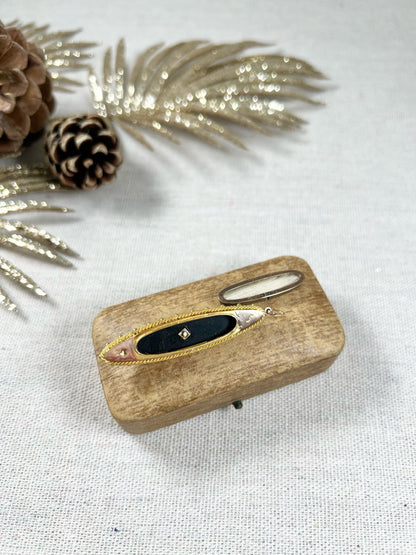Victorian 15 Carat Yellow Gold Long Onyx Starburst Locket Pendant, Circa 1890