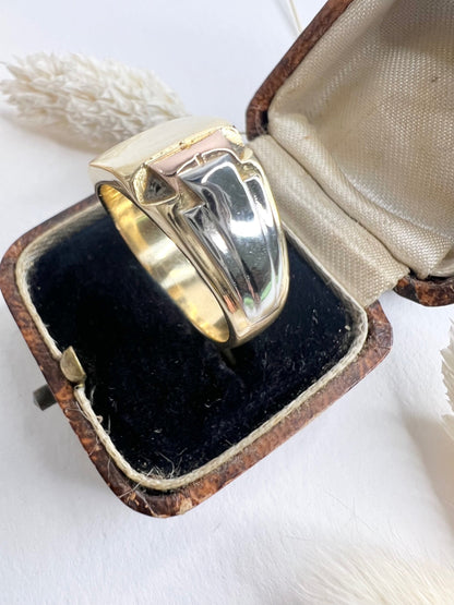 Art Deco 18 Carat Yellow Gold and Platinum Signet Ring, Circa 1920