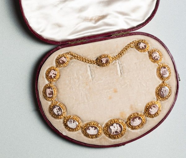 Antique Georgian Amor Cameo and 15ct Gold Necklace, c.1820-1830