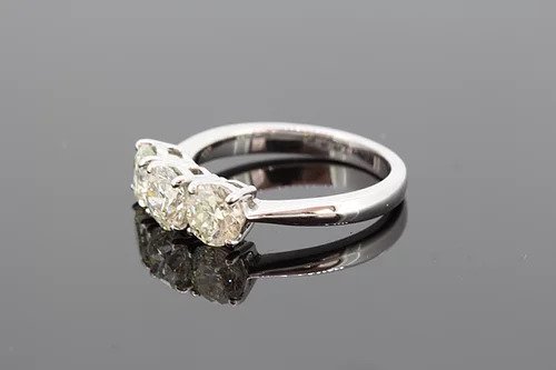 Three Stone Diamond Ring in 18ct White Gold, 2.25 carats