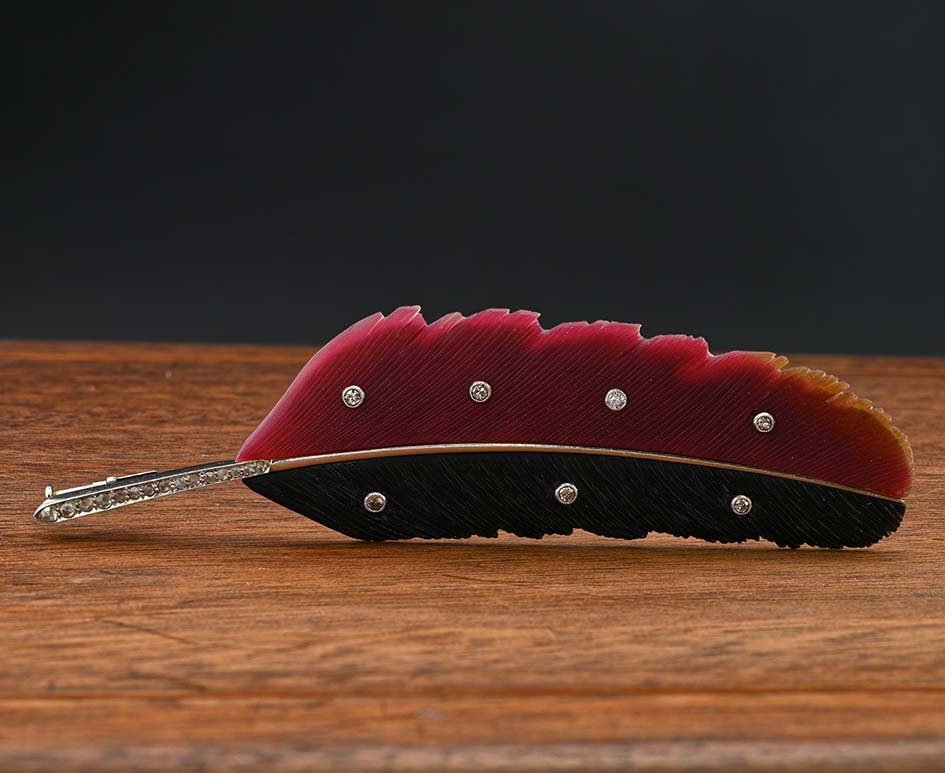 Art Deco Paltscho Vienna Red Chalcedony Black Onyx and Diamond Feather Brooch, carved red chalcedony and black onyx feather with diamond dots and rose-cut diamonds along the stem in 14ct white gold. Circa 1920. With Austro Hungarian marks of the period - Signed Ges. Gesh. (copyright) E. PALTSCHO – WIEN – KARLSBAD N. 29