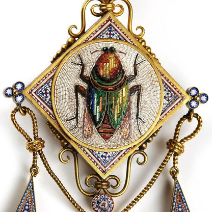 Antique Italian Micromosaic and Gold Pendant Brooch Earrings Suite, decorated with micromosaic fly beetle on blue red and white background in yellow gold with granulated Etruscan style work. Circa 1870