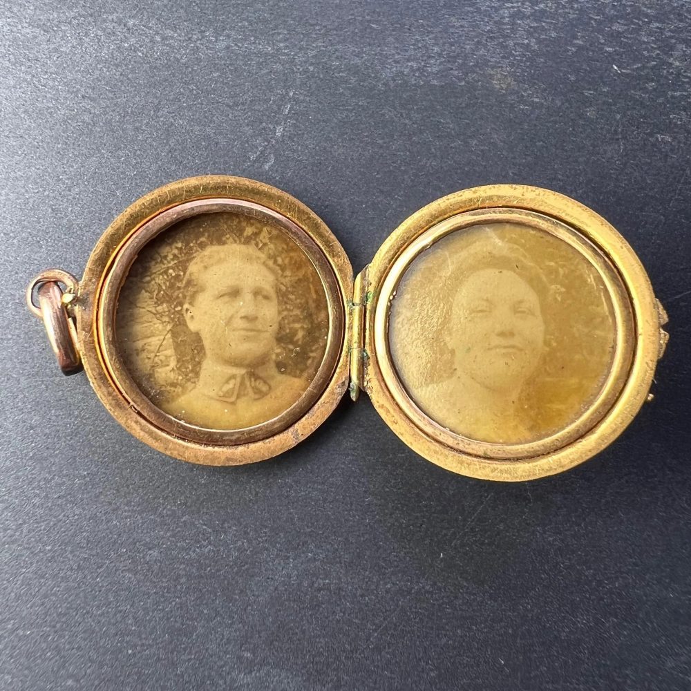 Vintage French 18ct Yellow Gold Mistletoe Locket Pendant