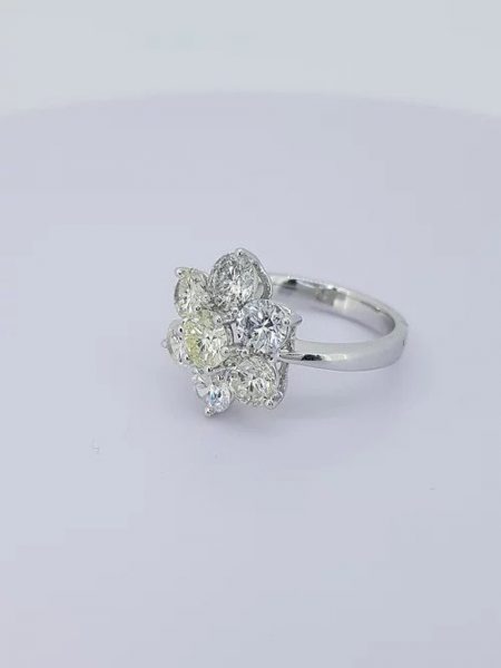 Diamond Daisy Flower Cluster Ring in 18ct White Gold, 2.92 carats