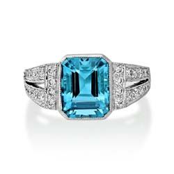 Aquamarine Ring with Split Diamond Shoulders, 2.66ct emerald-cut aquamarine in 18ct white gold with tapered split shoulders set with sparkling diamonds