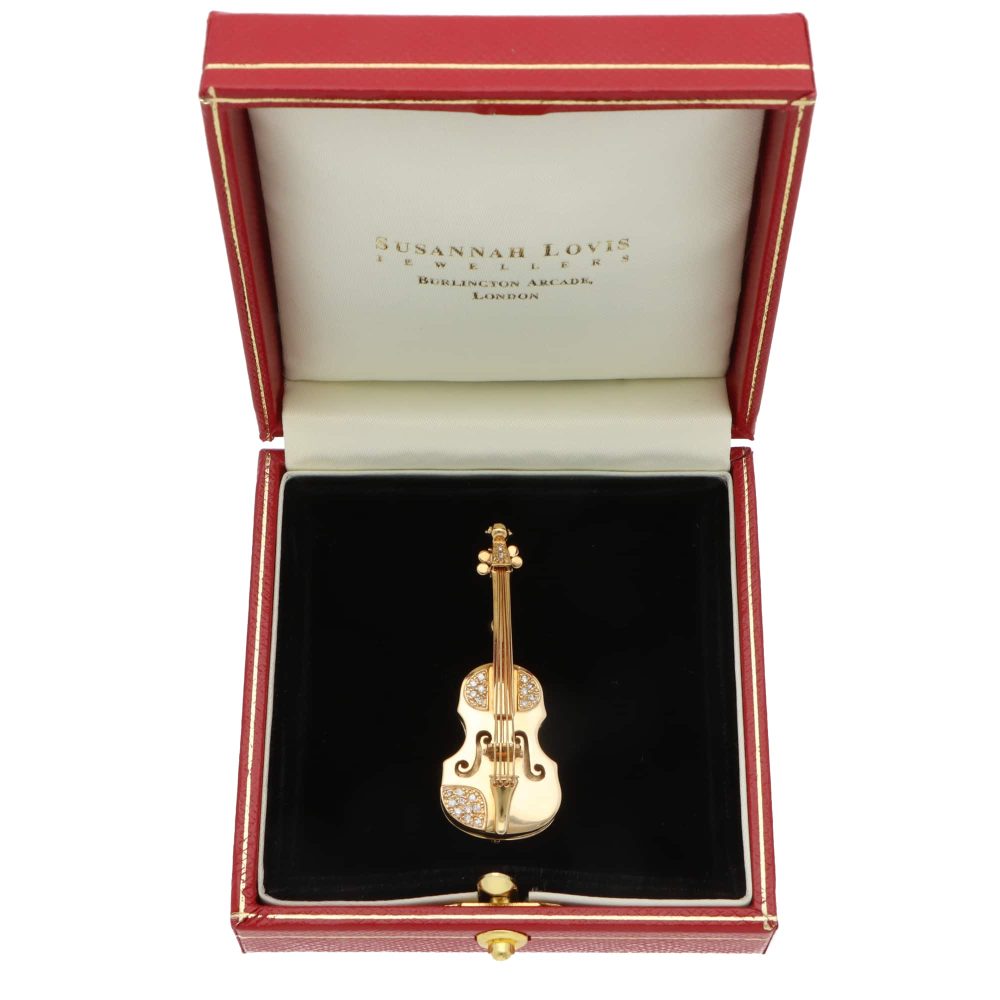 Diamond violin brooch in yellow gold.