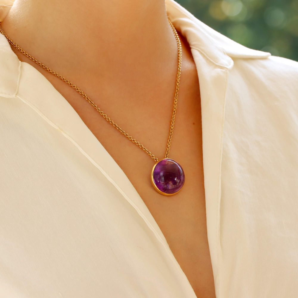 Cabochon Amethyst Pendant in Yellow Gold