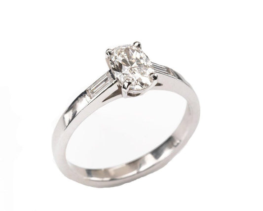 Oval cut diamond ring 0.91CT
