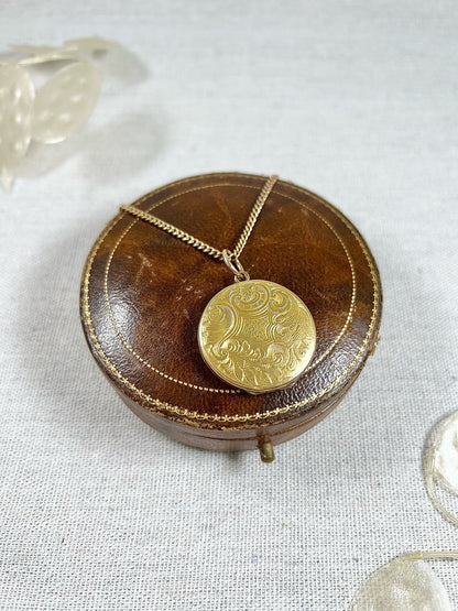 Victorian 15 Carat Yellow Gold Paisley Patterned Round Locket, Circa 1880