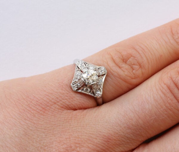 Art Deco 0.90ct Old Cut Diamond and Platinum Ring. Signed: Peacock, for C.D. Peacock from Chicago, America
