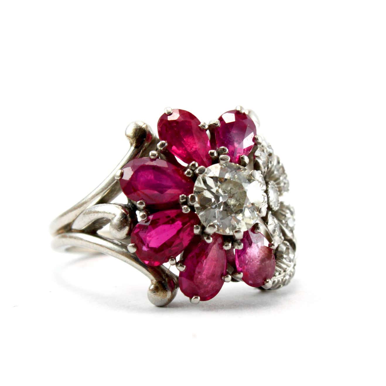 Vintage 1940s Ruby and Diamond Flower Cluster Ring