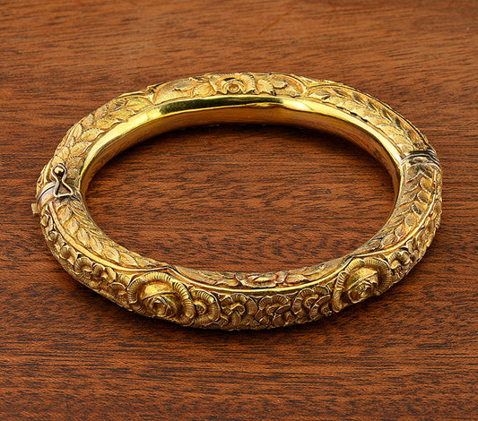 Antique Art Nouveau 18ct Yellow Gold Repousse Bangle Bracelet