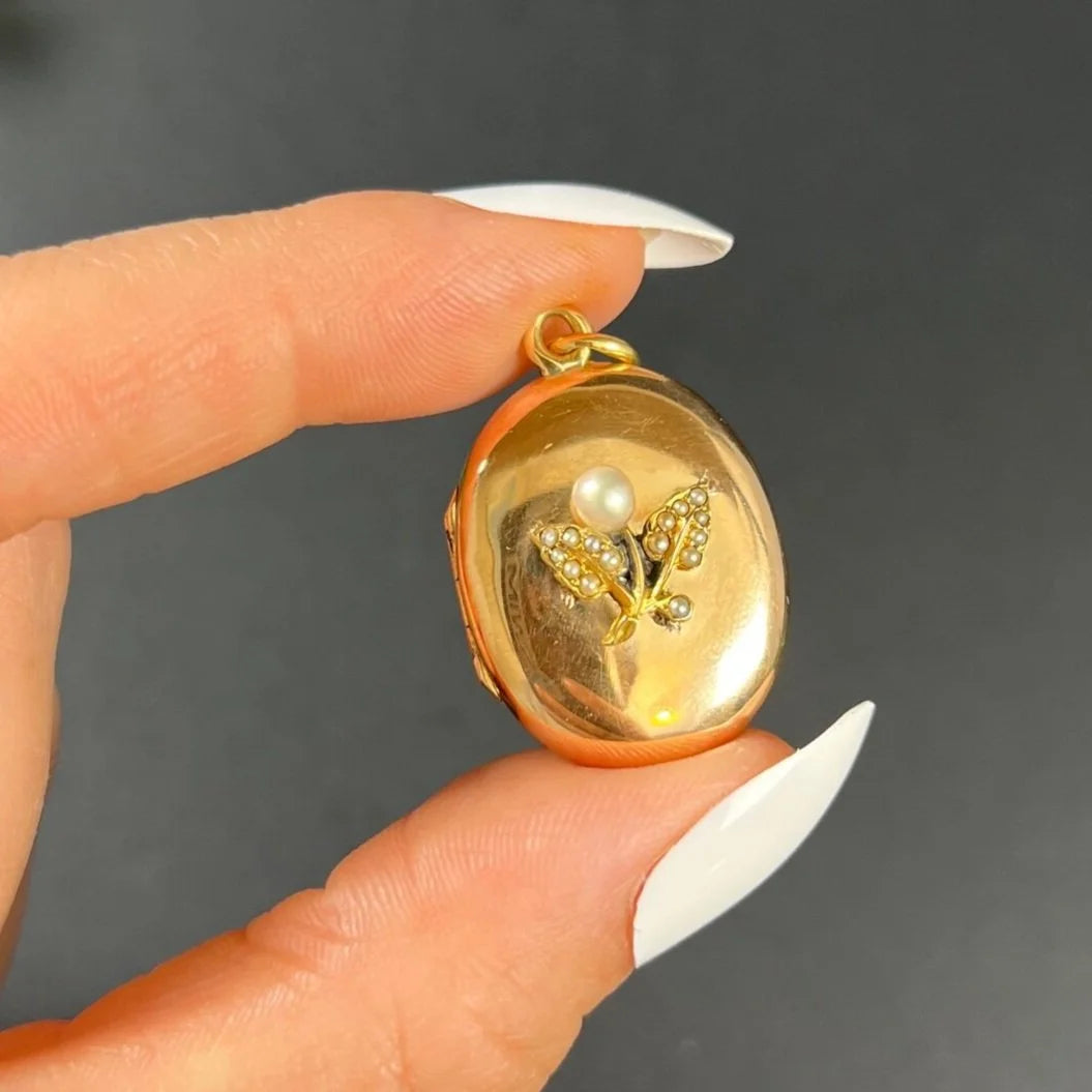 Antique Edwardian 15 Carat Yellow Gold Pearl Flower Oval Locket, Circa 1900