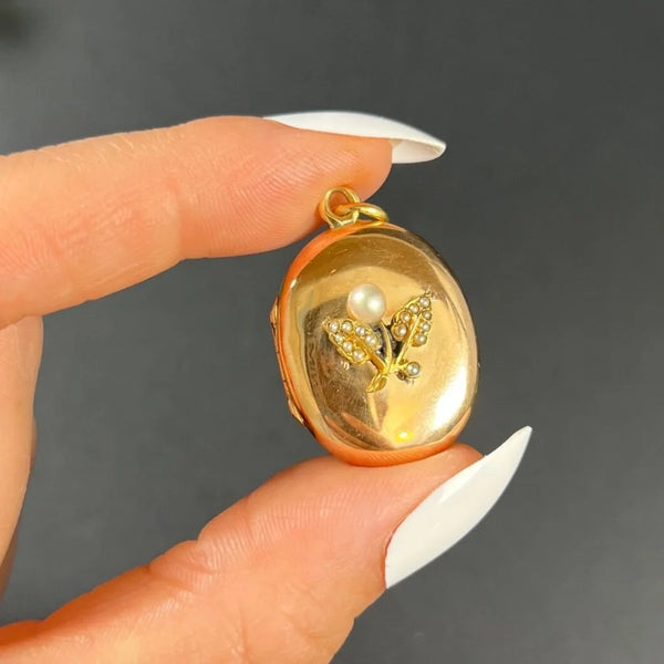 Antique Edwardian 15 Carat Yellow Gold Pearl Flower Oval Locket, Circa 1900