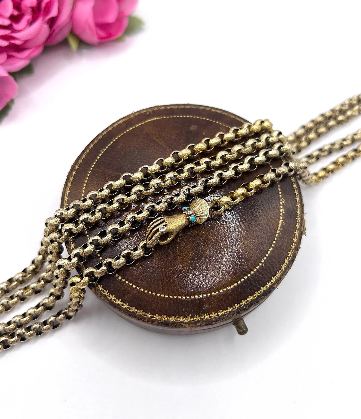Georgian 15 Carat Gold Long Guard Necklace with Hand Clasp, Circa 1800