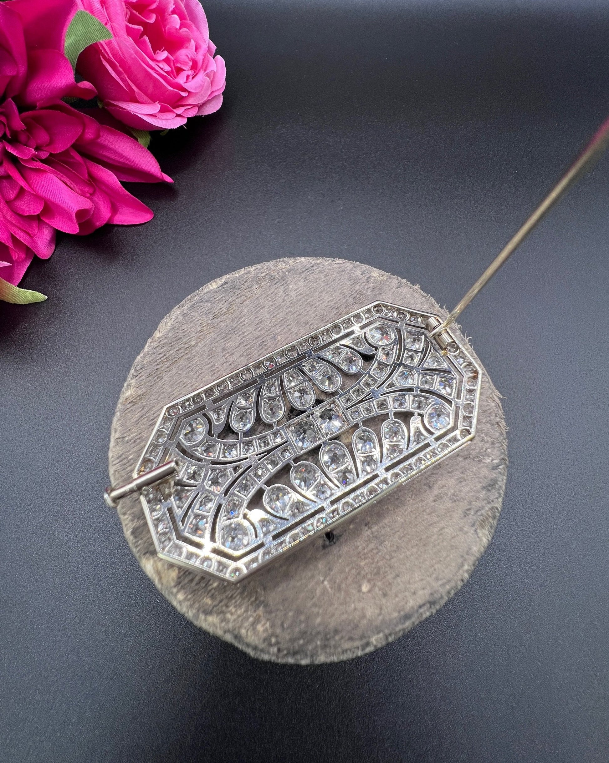 Antique Platinum, Edwardian era 10 Carat Diamond Openwork Brooch