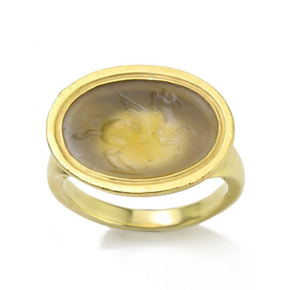 Ancient Roman Agate Intaglio of Pegasus in Vintage Gold Ring, Circa 200 BC Ancient Roman agate intaglio of Pegasus in vintage 1980s 18ct yellow gold ring