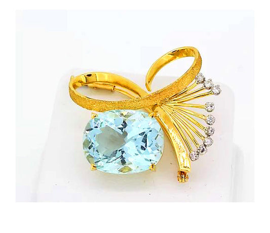 Vintage 15.00ct Aquamarine and Diamond Brooch in 18ct Yellow Gold