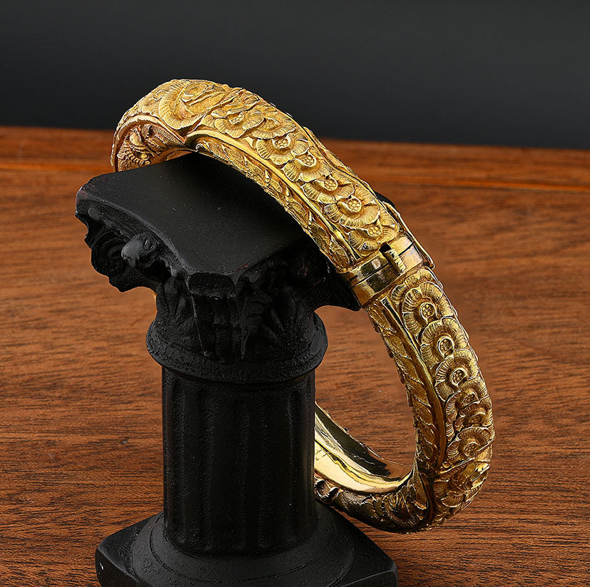 Antique Art Nouveau 18ct Yellow Gold Repousse Bangle Bracelet