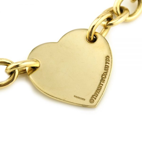 Tiffany and Co 18ct Yellow Gold Bracelet; with Please return to Tiffany & Co New York heart charm, Circa 2013, original Tiffany & Co box