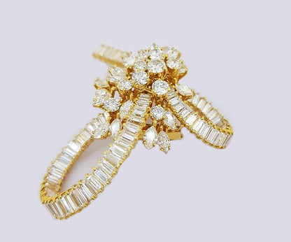 Vintage 9.00ct Multi Cut Diamond Bow Brooch, in 18ct yellow gold.
