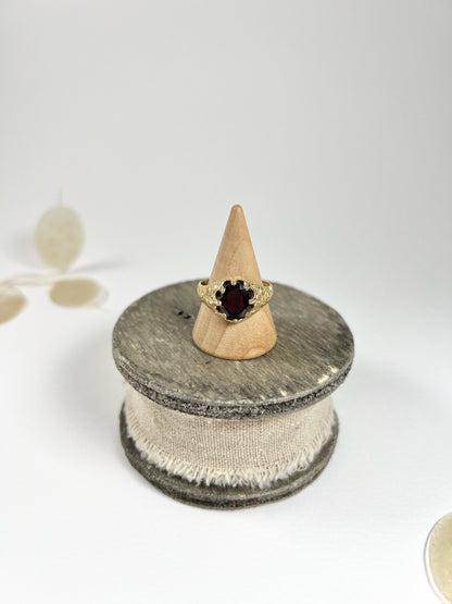 Antique 15ct Yellow Gold Stamped, Fancy Victorian Faceted Oval Garnet Ring, Hallmarked Birmingham 1890