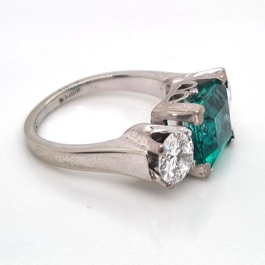Colombian emerald ring