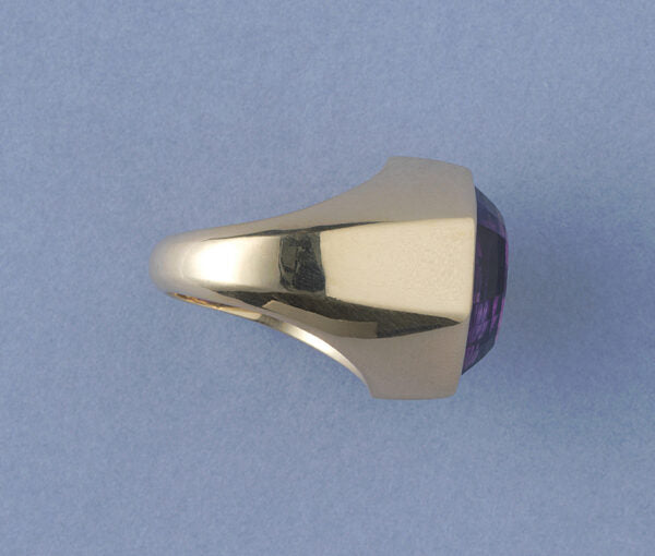 Tiffany and Co 13.5ct Amethyst Hexagonal Ring in 18ct Gold