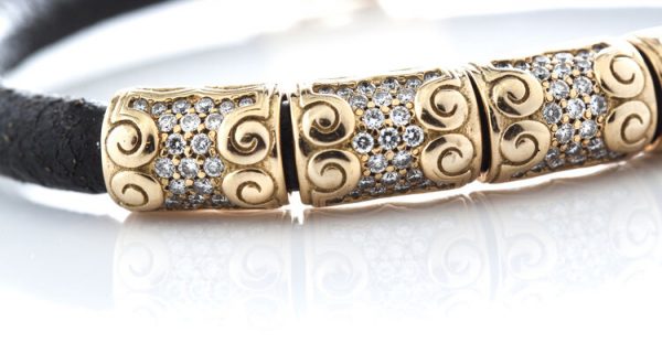 Saisei Japanese 3.75ct Diamond and 18ct Gold Set Leather Bracelet