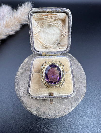 Art Nouveau 18 Carat Yellow and White Gold Oval Amethyst Ring