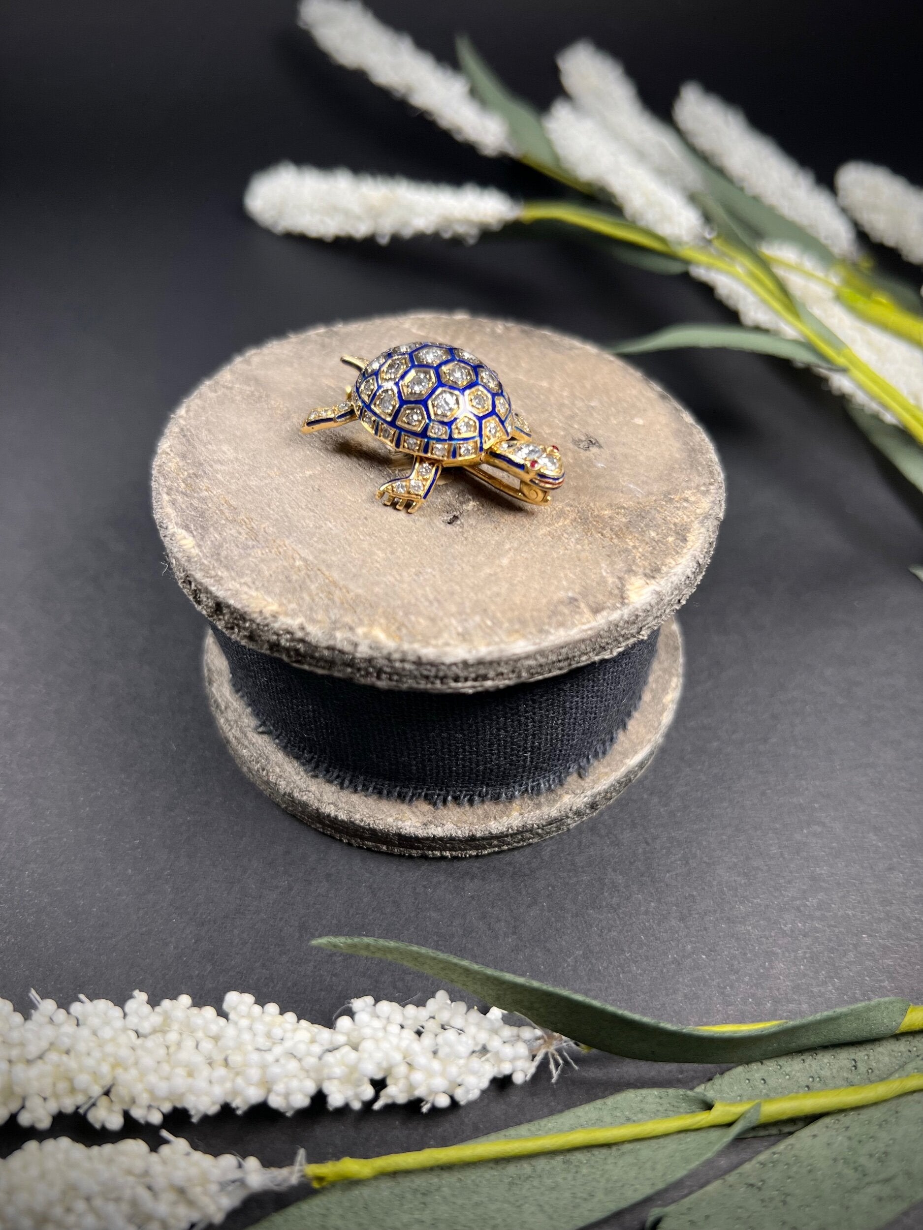 Art Deco 18 Carat Yellow Gold, Blue Enamel and Diamond Tortoise Brooch, 2.00 Carats