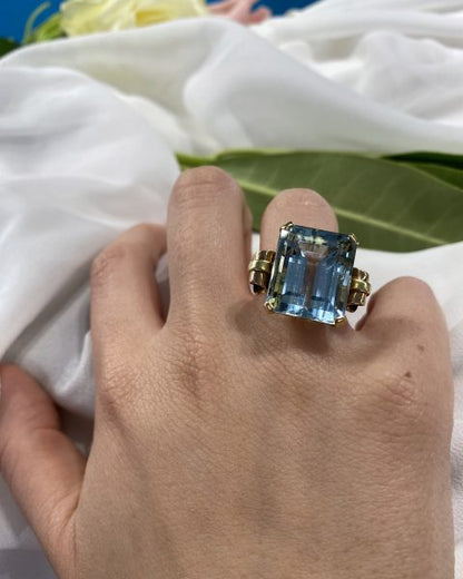 Vintage 1930s Aquamarine Cocktail Ring in Bi Colour Gold, 18.50 carats