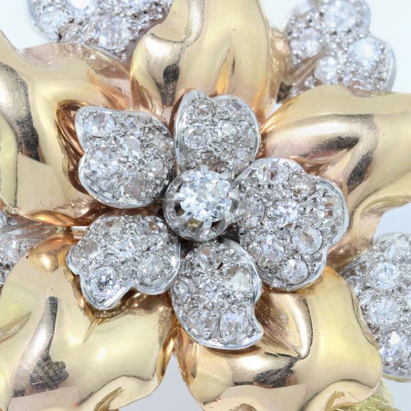 Art Deco Old Cut Diamond Floral Brooch in 18ct Gold, 2.10 carats