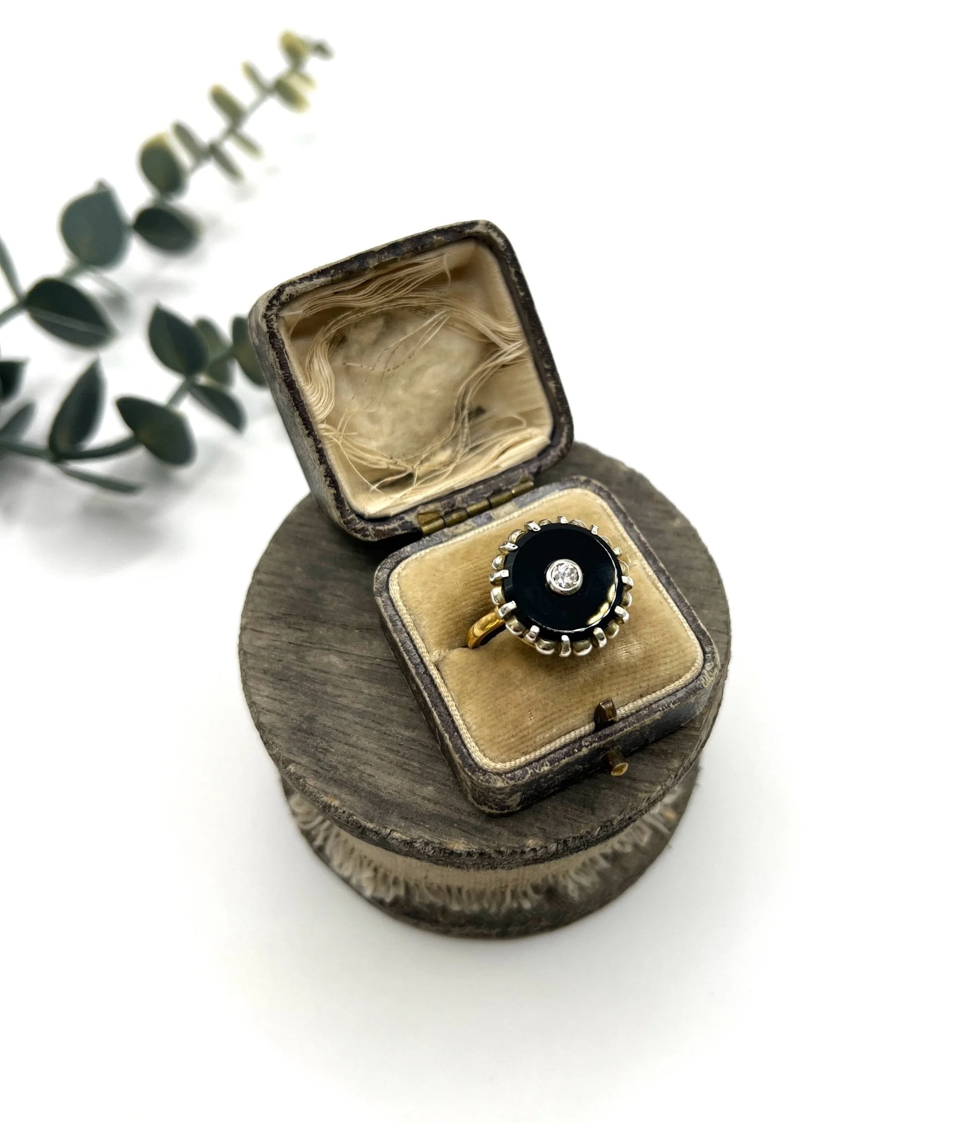 Vintage 18ct Gold Stamped, 1940s Onyx & Diamond Dress Ring