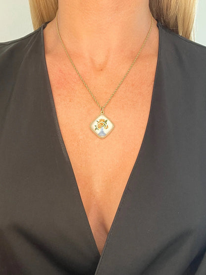 Antique 14 Carat Yellow Gold Essex Crystal Glass Vase of Flowers Pendant, Circa 1920