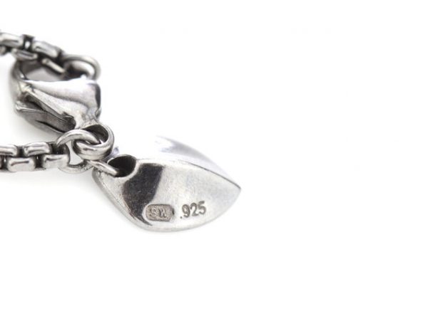 Stephen Webster 18ct Gold and Silver Dagger Necklace; striking necklace in the form of a dagger, 75cm in length. Made in 2000's.