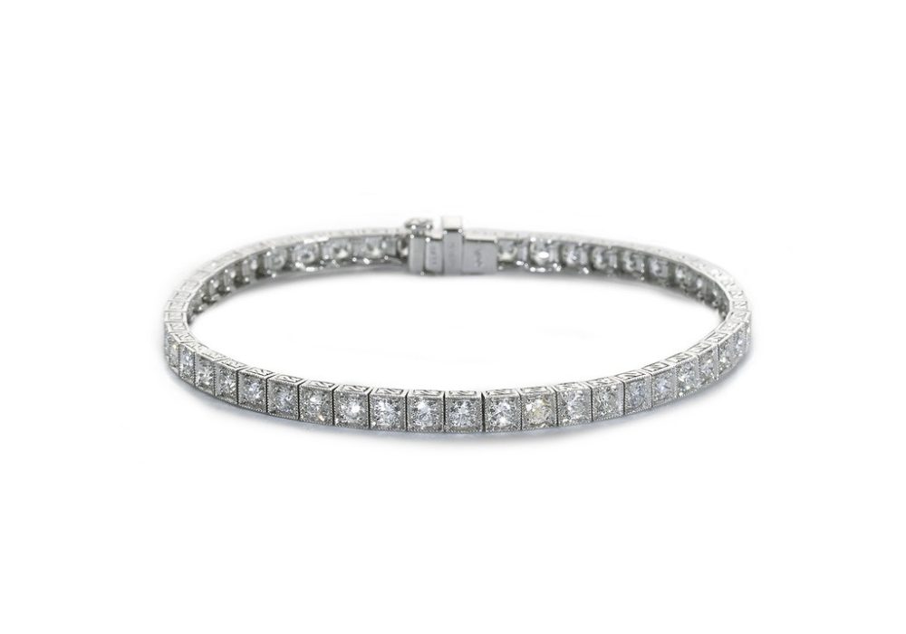 Diamond Line Box Bracelet 4.01 carats Platinum.
