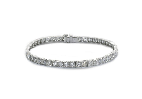 Diamond Line Box Bracelet 4.01 carats Platinum.