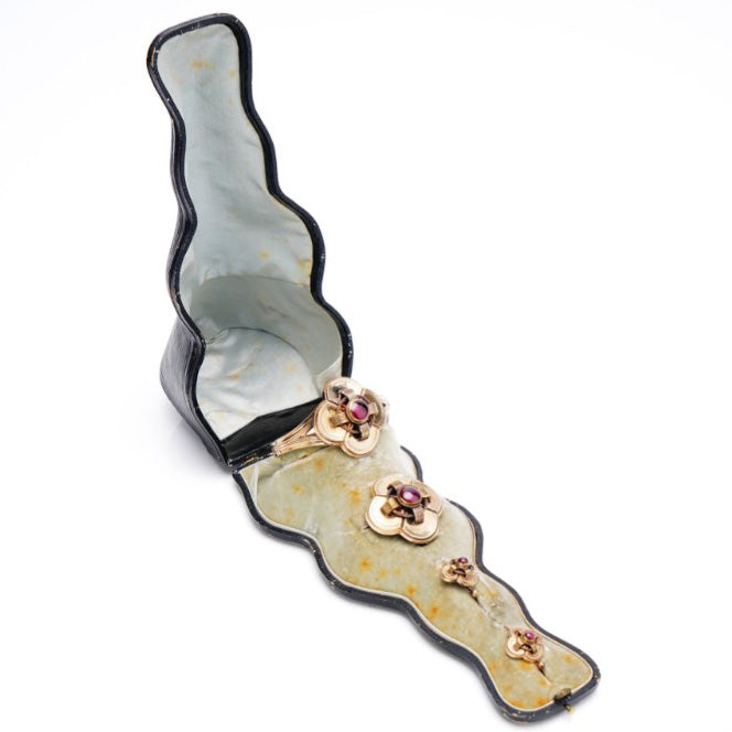 Antique Garnet and Gold Jewellery Suite, 14ct yellow gold jewellery set comprised of a brooch, pair of earrings, and bracelet set with 6.70cts cabochon garnets. Comes in original antique box