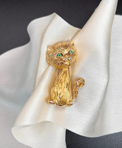 Vintage 18ct Yellow Gold Cat Brooch with Emerald Eyes