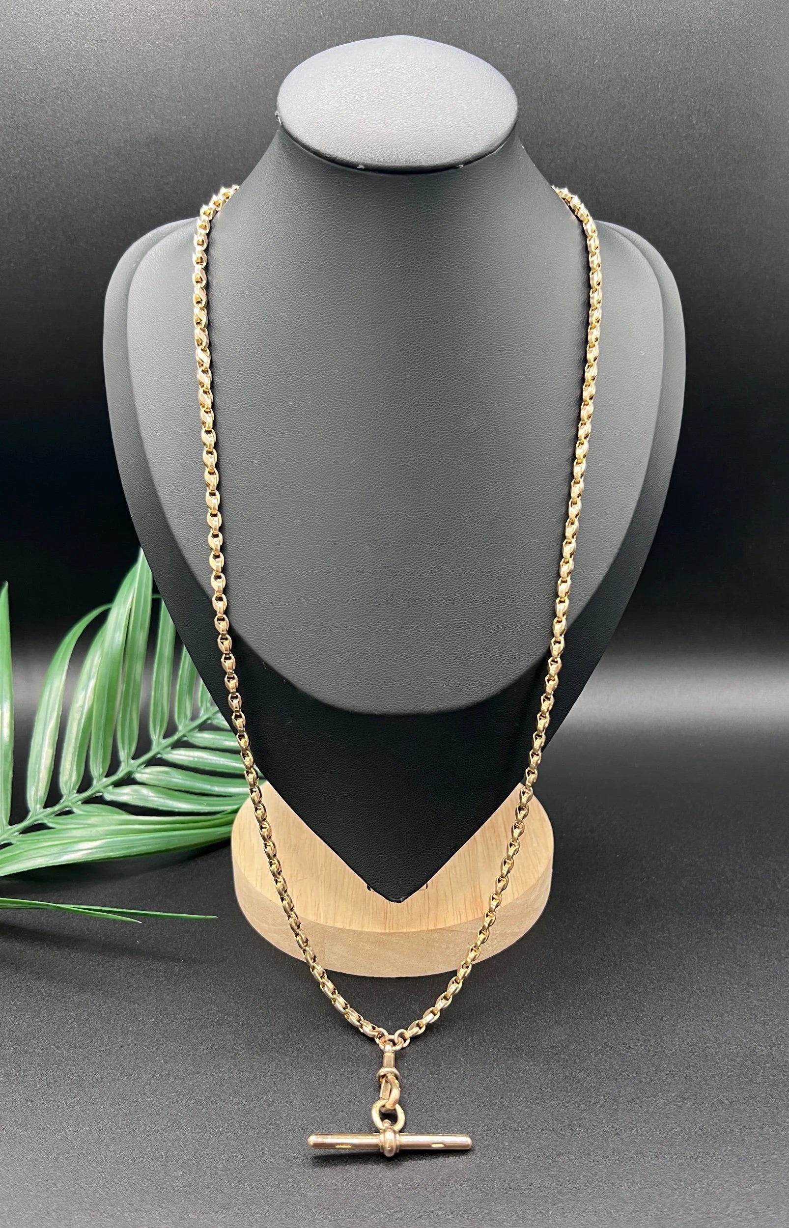 A rose gold tulip link chain necklace with a dog clip clasp and T-bar