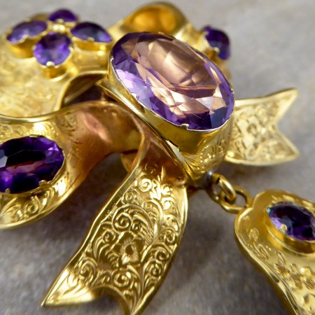 Antique Victorian Amethyst and 15ct Yellow Gold Bow Brooch with Drop