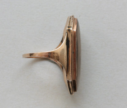 Antique Large Octagonal Gold Mourning Ring, late 18th Century, with a miniature of a gentleman standing against a tombstone with a weeping willow grieving his deceased beloved. England, Circa 1790