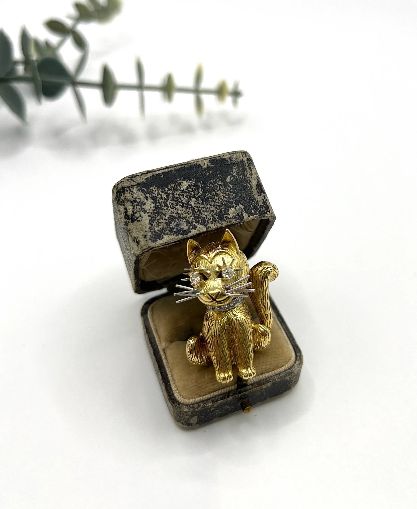 Vintage 18 Carat Yellow Gold Cat Brooch with Diamond Eyes and Collar, London 1962