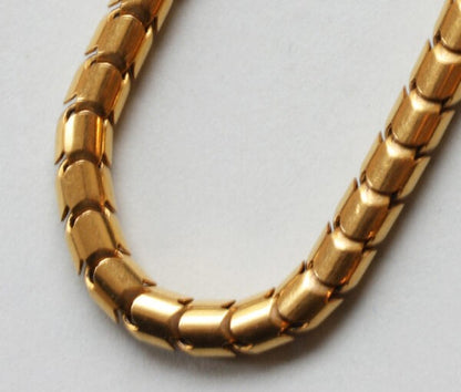 Antique Victorian 18ct Yellow Gold Flexible Snake Chain Necklace; with round cylindrical smooth links and invisible lock. England, 19th century
