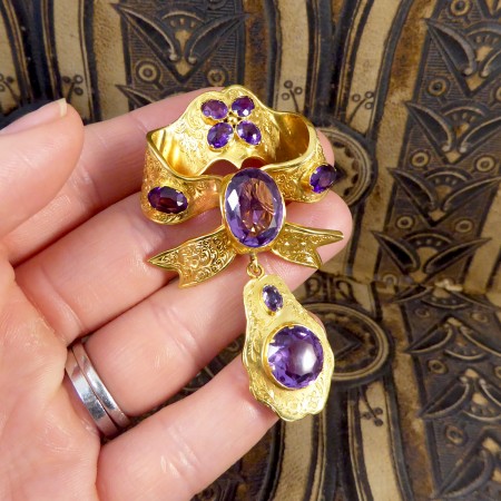Antique Victorian Amethyst and 15ct Yellow Gold Bow Brooch with Drop